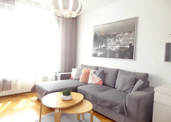 Well-Equipped Apartment With Free Parking