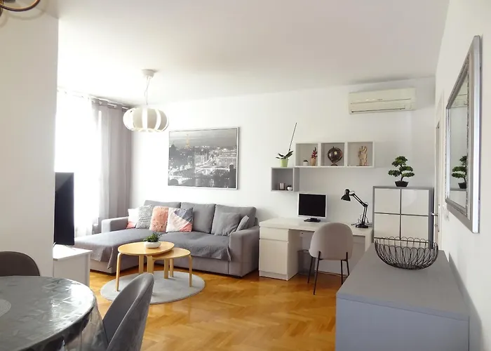 Well-Equipped Apartment With Free Parking