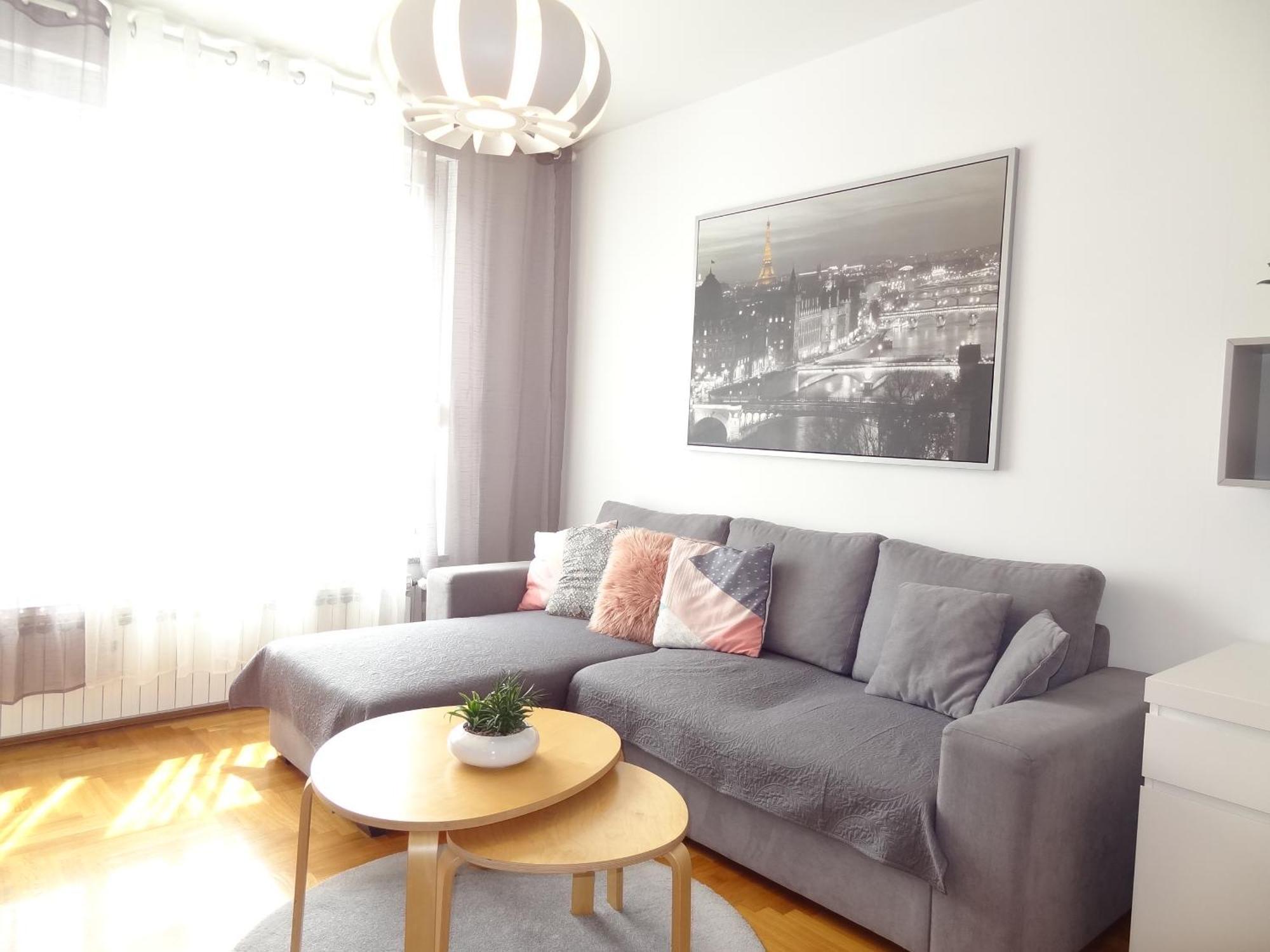 Well-equipped With Free Parking Apartment